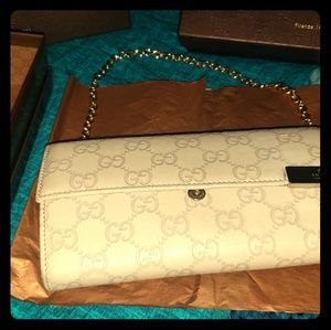 Beige Gucci clutch